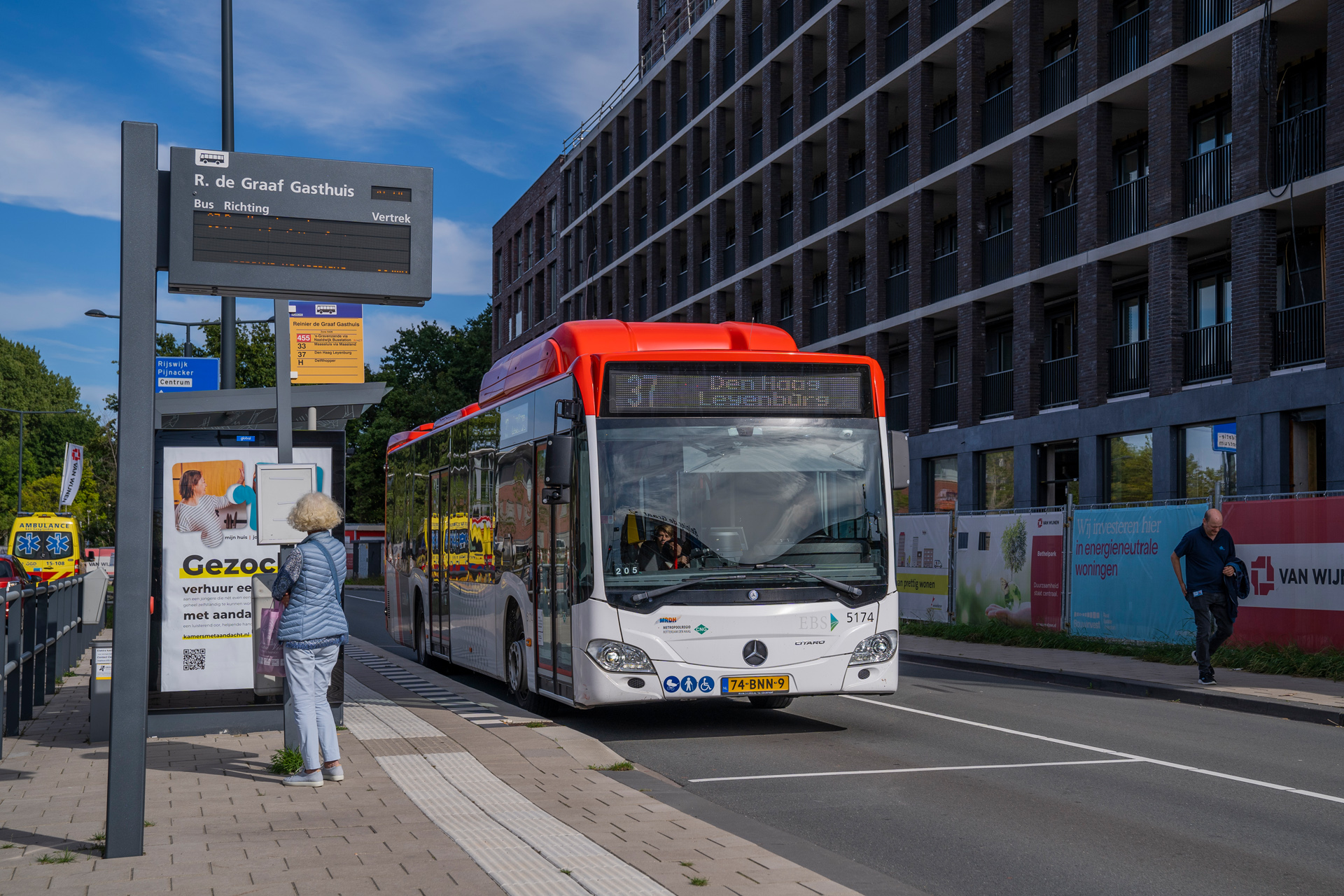 EBS bus bij halte R. de Graaf Gasthuis Delft