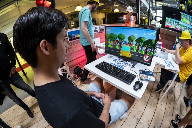 Student op laptop in Dutch Innovation Park