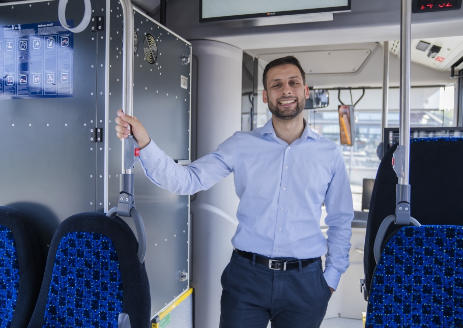 Ahmed Hashish in de zelfrijdende bus