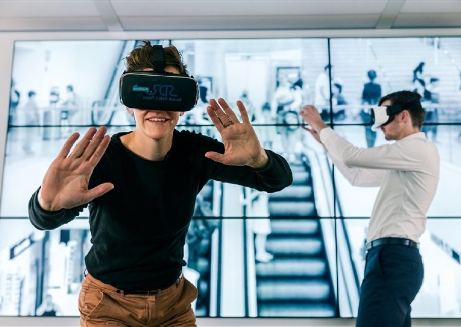 student met VR bril