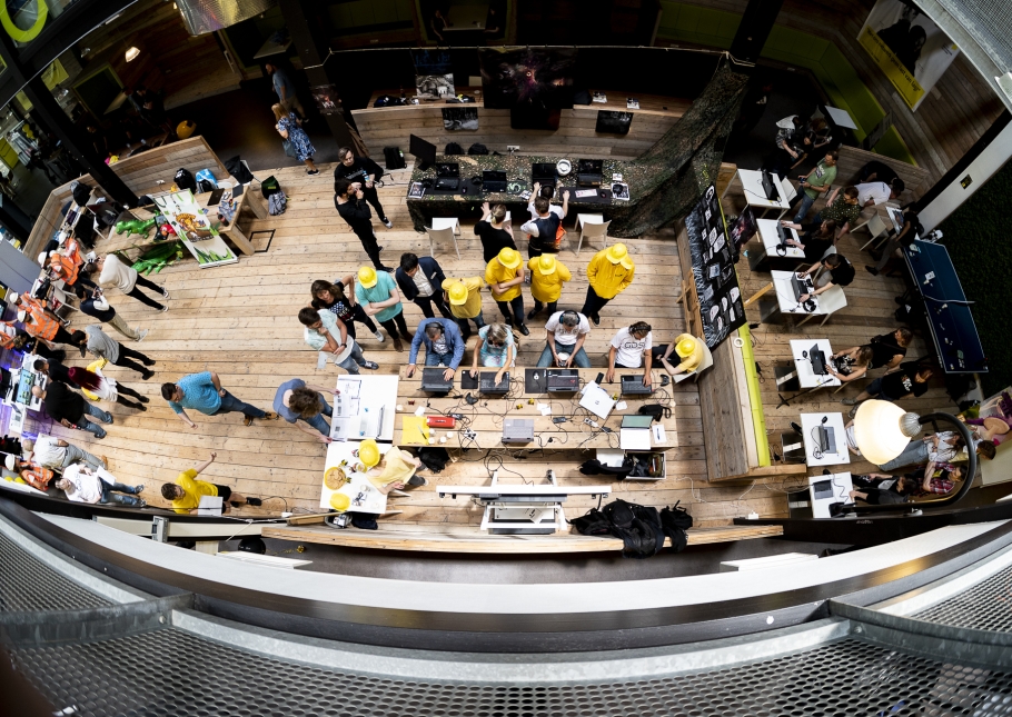 Studenten aan het werk in Dutch Innovation Park