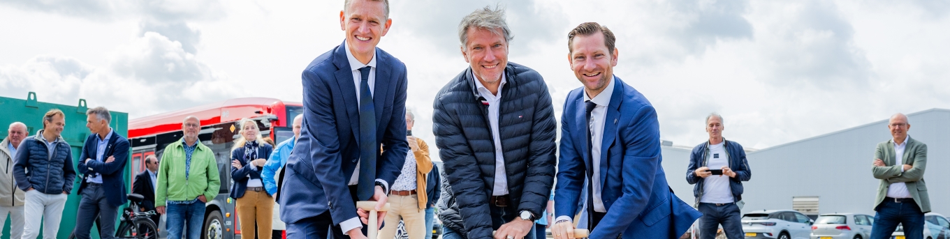 Symbolische start van bouw busstation EBS in Poeldijk - door Mabel Bohms