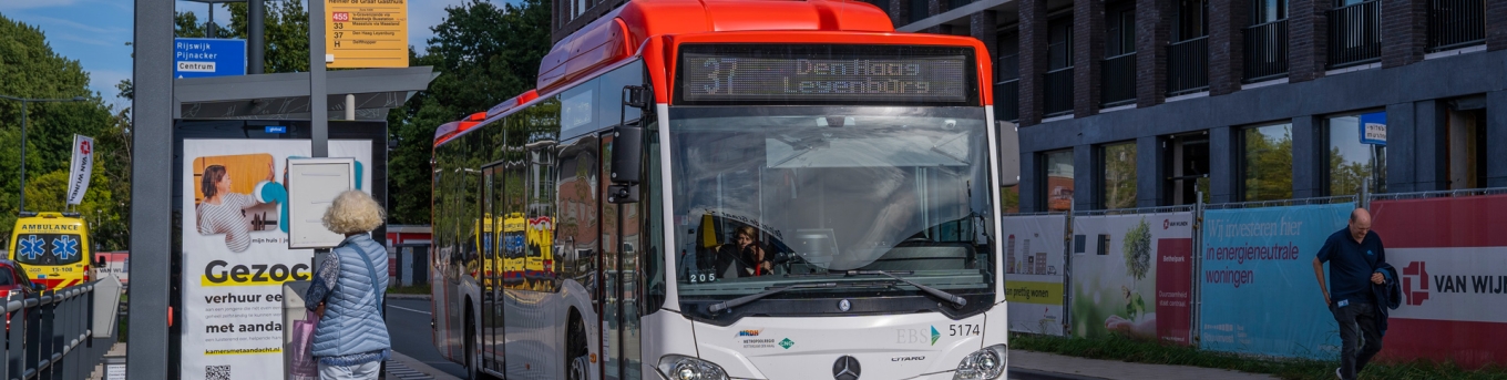 EBS bus bij halte R. de Graaf Gasthuis Delft