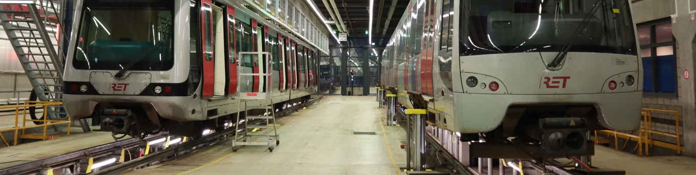 metrowerkplaats Waalhaven in Rotterdam door Fleur Buitink