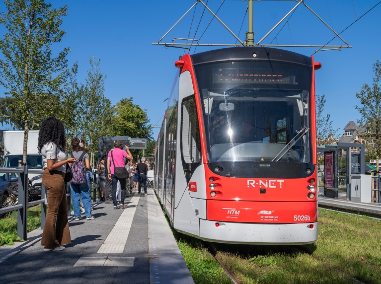 R-net tram bij halte