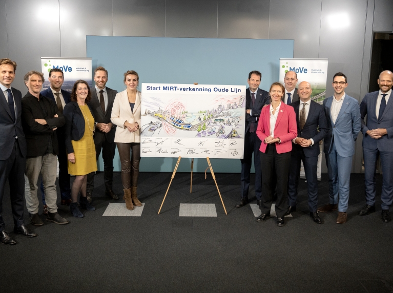 Ondertekening startbeslissing MIRT-verkenning spoortracé Leiden-Dordrecht en OV knooppunten. Fotograaf: Kick Smeets.
