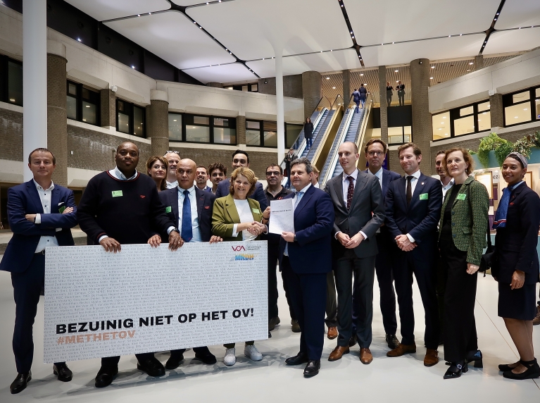 Brandbrief overhandiging aan kabinet